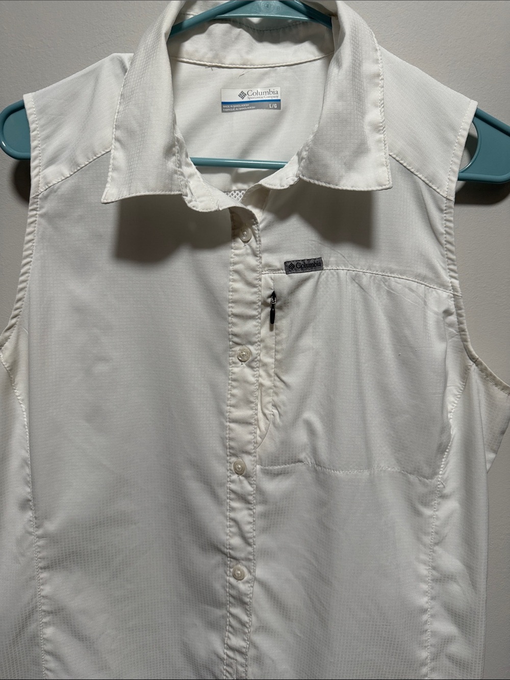 Columbia White Sleeveless Button-Down Shirt with Zip Chest Pocket